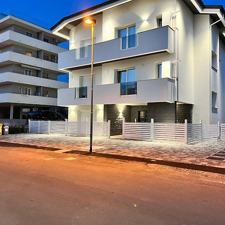 Villa Borghesi Suites Fronte Mare Rimini Eksteriør billede