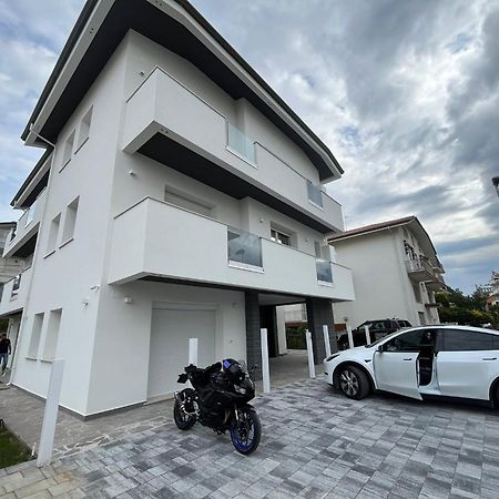 Villa Borghesi Suites Fronte Mare Rimini Eksteriør billede