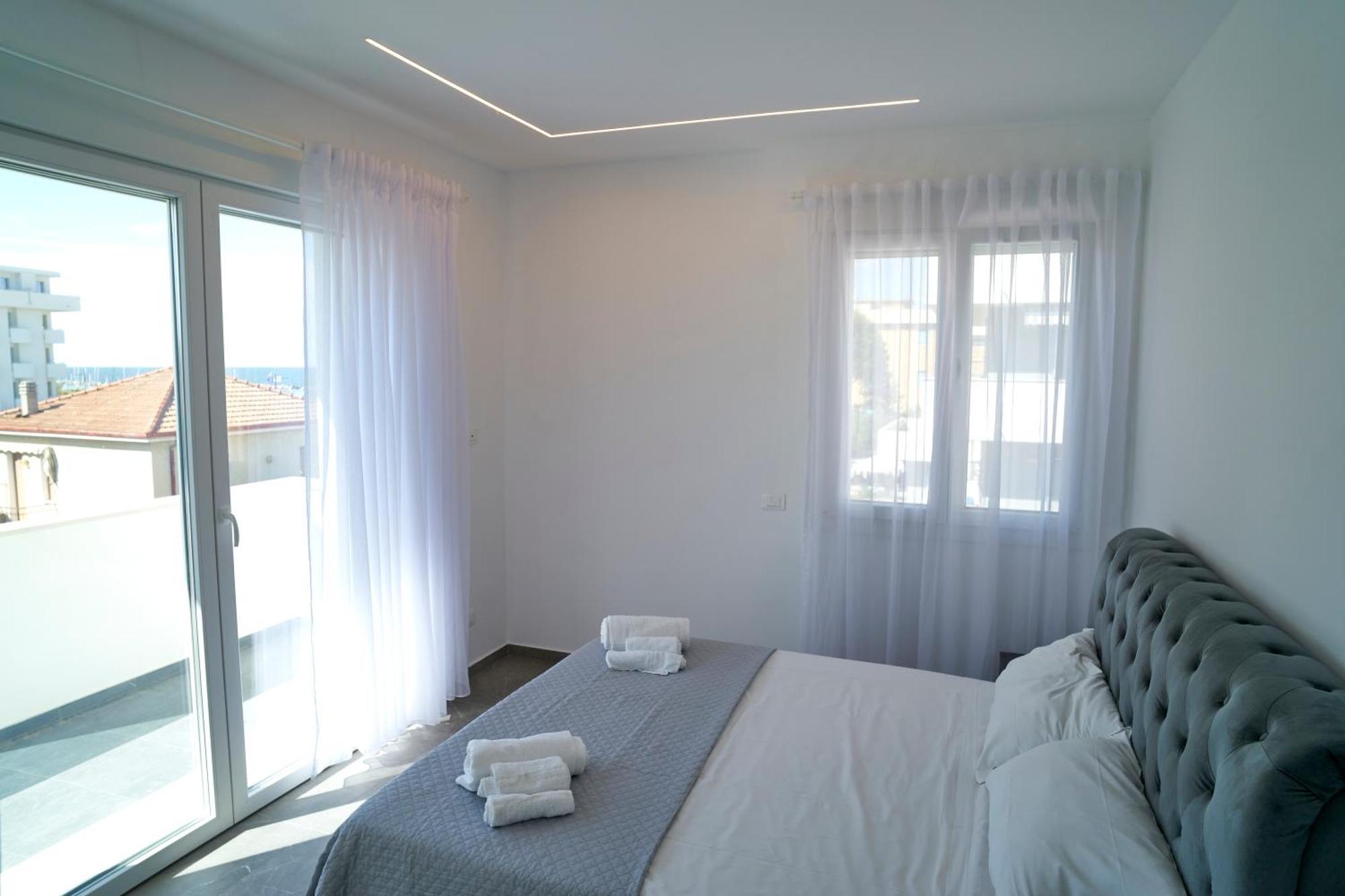 Villa Borghesi Suites Fronte Mare Rimini Eksteriør billede