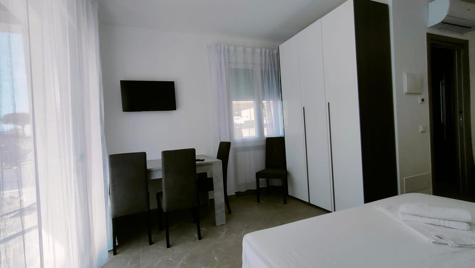 Villa Borghesi Suites Fronte Mare Rimini Eksteriør billede
